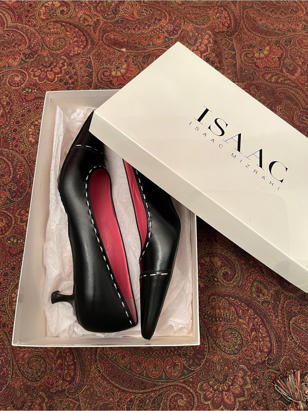 Rare Isaac Mizrahi Robyn Kidskin Leather Kitten Heels Black White Stitching